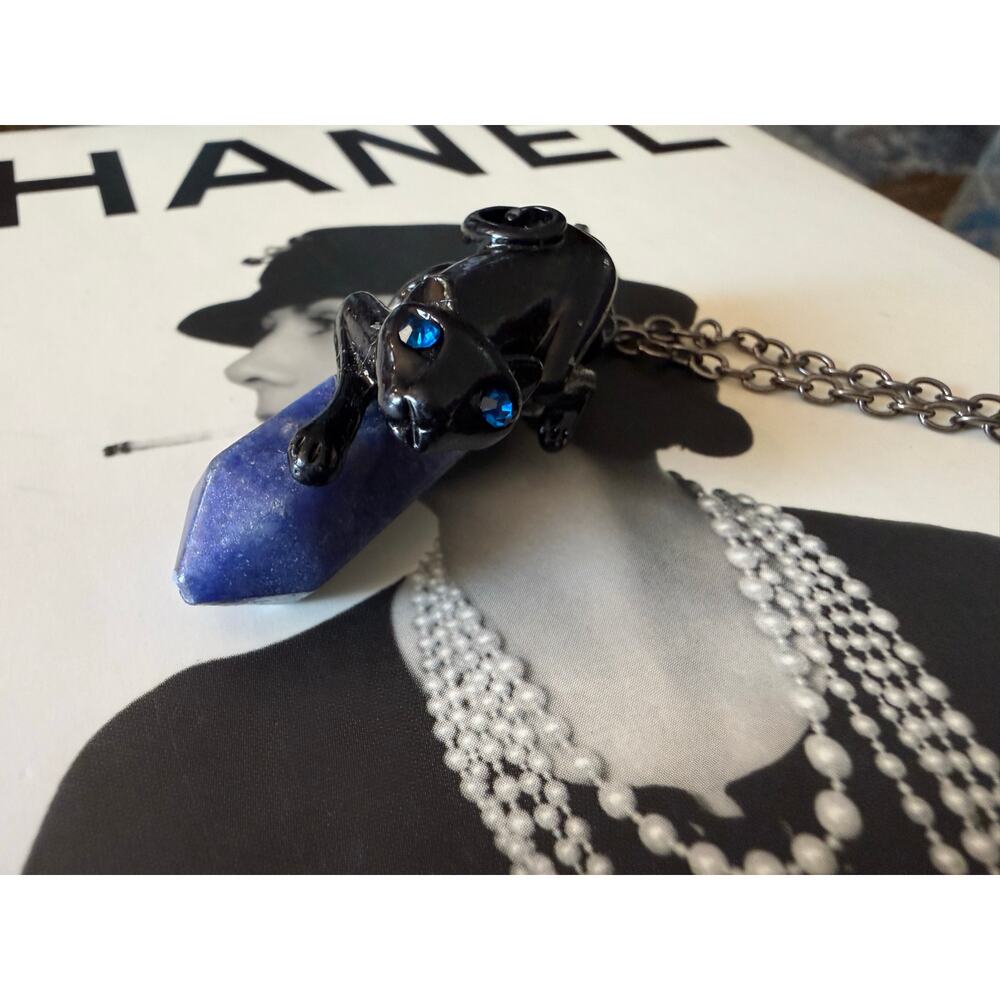 BLACK METAL CAT LAPIS HEALING CRYSTAL PENDANT 48 X 15 X 22 MM